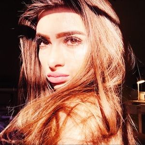 Meet your Posher, Ella